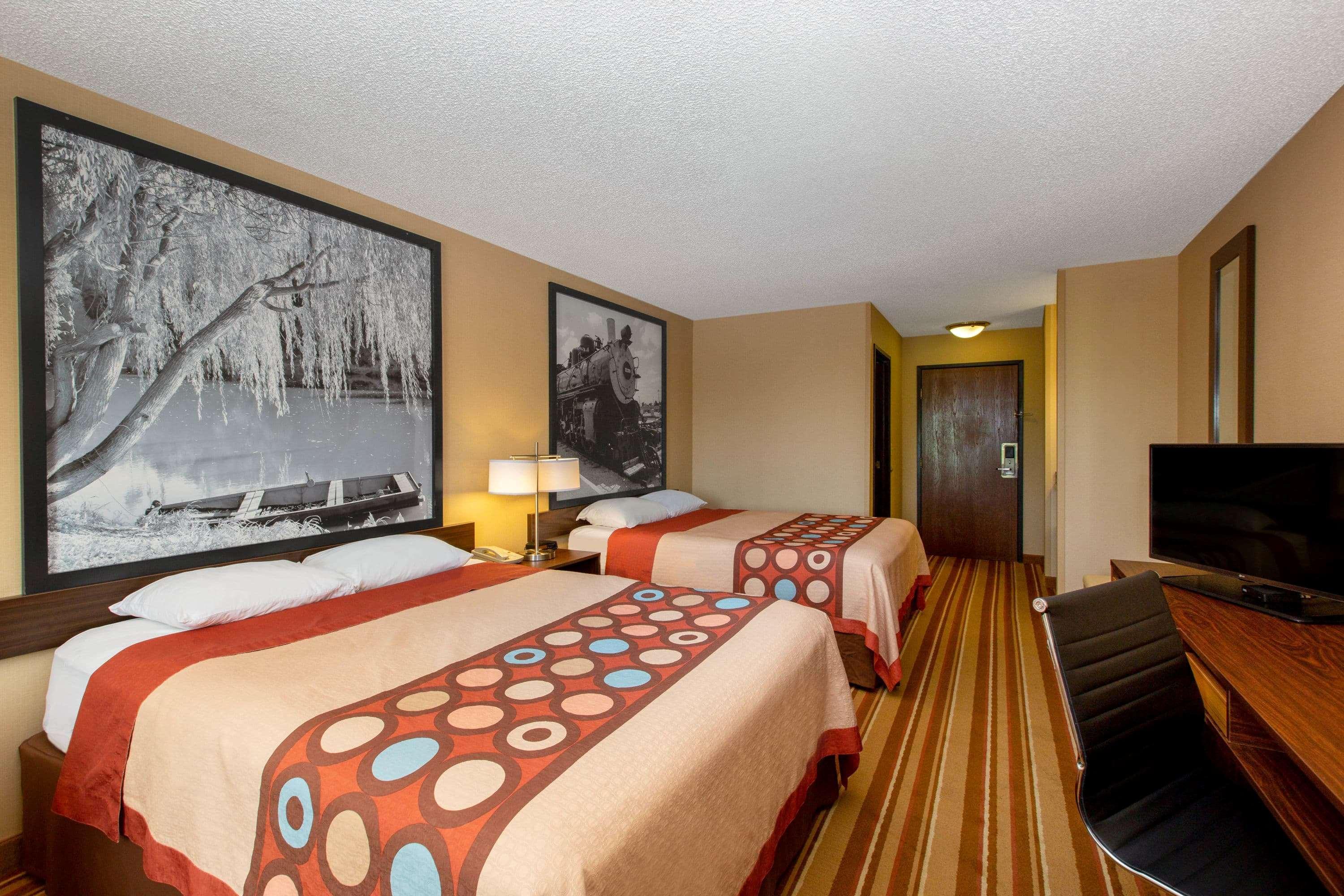 Super 8 By Wyndham Salina I-70 Hotel Exterior photo
